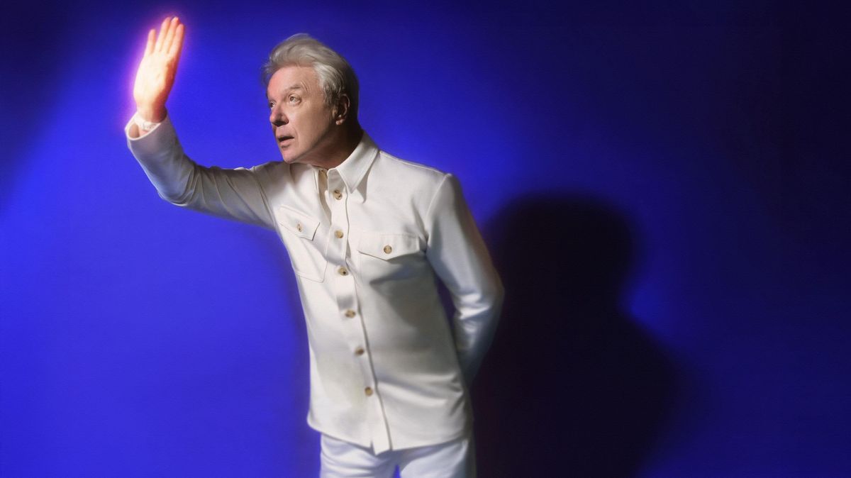 David Byrne boří představy o tom, jak vypadá koncert